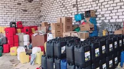 ضبط 1800 لتر زيوت فاسدة داخل مصنع غير مرخص بالجيزة | فيديو
