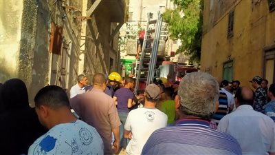 انهيار سقف عقار بمنطقة الجمرك بالإسكندرية وإصابة شخص|صور