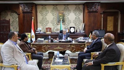 محافظ المنيا يستقبل وفد مجلس أمناء مدينة المنيا الجديدة