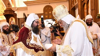 محافظ أسيوط يهنئ الأنبا 