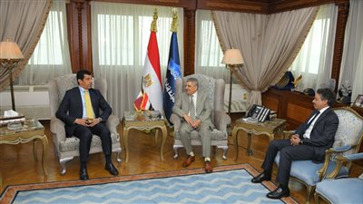 السفير القطري: نتطلع لتعزيز التعاون مع هيئة قناة السويس