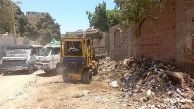 رفع 400 طن مخلفات بمحيط مقابر كفر الجبل زغلول بالهرم |صور