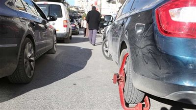 كلبشة 10 سيارات و8 موتوسيكلات لتعديهم على الطريق العام بجنوب الجيزة