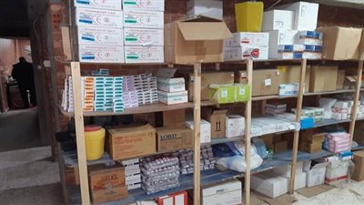 مصادرة 80 ألف قطعة مستلزمات طبية مجهولة المصدر داخل شركة بالقاهرة