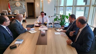 القائم بأعمال وزير الصحة يبحث سبل تحسين الخدمات الطبية المقدمة للمواطنين