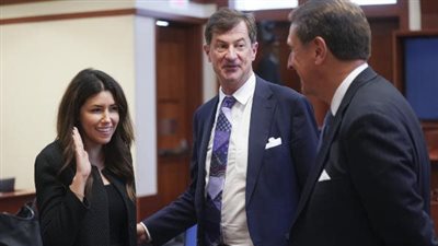 محامي جوني ديب: كنا نلعب المونوبولي أثناء انتظار النطق بالحكم | فيديو