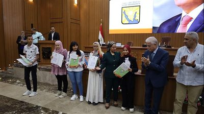 محافظ جنوب سيناء يكرم أوائل الطلبة في الشهادة الإعدادية | صور 