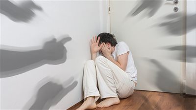 قنبلة موقوتة داخل الأسر وصعب التشخيص.. ما هو مرض جنون الارتياب