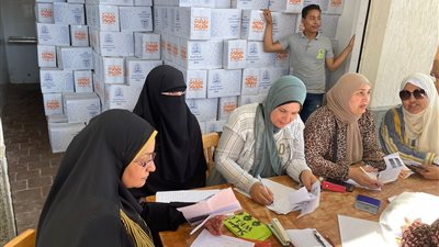 توزيع 2000 كرتونة سلع غذائية على الأسر الأكثر احتياجا في بورسعيد | صور