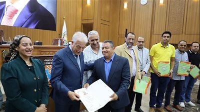 محافظ جنوب سيناء يكرم المشاركين في البيان العملي للمشروع التدريبي 