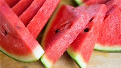 نصائح عند تناول الأطفال للبطيخ لحمايتهم من النزلات المعوية