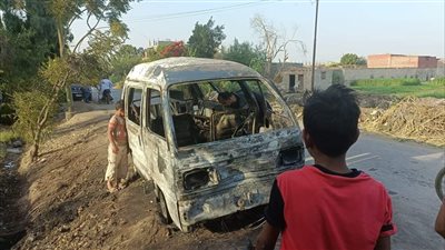 ماس كهربائي وراء اشتعال سيارة سوزوكي ببنها | صور