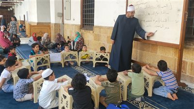 توافد الأطفال على الجامع الأزهر.. ورواق الطفل يستقبلهم بالحلوى | صور