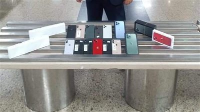 ضبط 13 هاتفا بحوزة راكب بمطار القاهرة