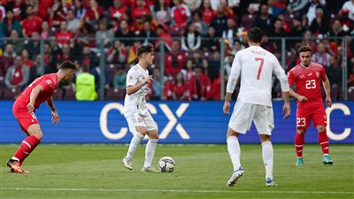 تقدم إسبانيا على سويسرا 0/1 والبرتغال على التشيك 0/2 بالشوط الأول