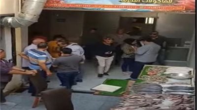 ضبط ١٤٠ كجم جمبري غير صالح للاستخدام الآدمي بمطعم شهير بحدائق الأهرام |فيديو