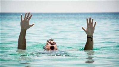 انتشال جثة شاب غرق بشاطئ دمياط