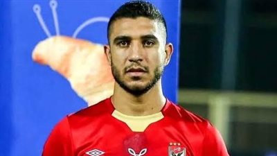 رامي ربيعة يرتدي شارة قيادة الأهلي في مباراة المصري بالسلوم 