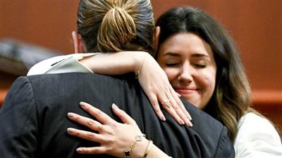 بعد شائعة ارتباطهما.. محامية جوني ديب ترد على هذه التهمة | صور