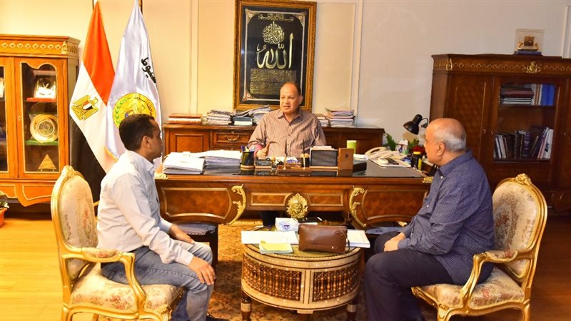 اجتماع محافظ أسيوط