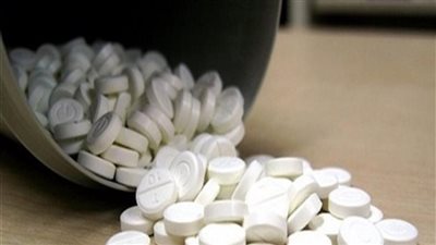 ضبط عامل بحوزته 36 قرص تامول مخبأة داخل جاكيت بدلة بمطار سوهاج