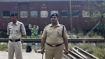 مقتل 15 شخصا في انهيار جسر للسكك الحديدية في الهند