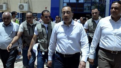 مدبولي يترجل في شوارع قرية الحصص بالدقهلية ويجري حوارًا مع المواطنين | صور 