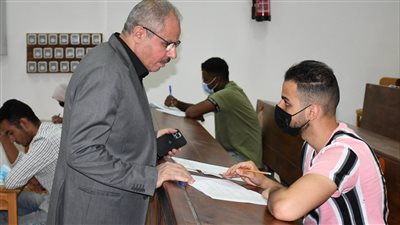 رئيس جامعة القناة يوجه بتوفير التهوية الجيدة باللجان الامتحانية