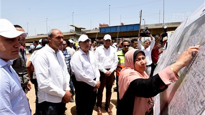 رئيس الوزراء يتابع تنفيذ مشروع كباري شربين ضمن أعمال تطوير المزلقانات | صور 