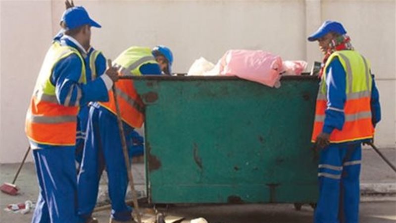 عمال النظافة في الشارع
