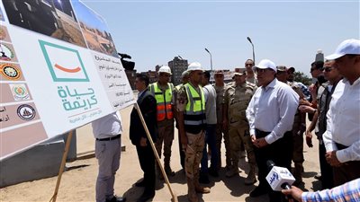 مدبولي يتفقد مشروعات حياة كريمة بالدقهلية في عز الحر.. ويجري حوارًا مع أهالي قرية الحصص