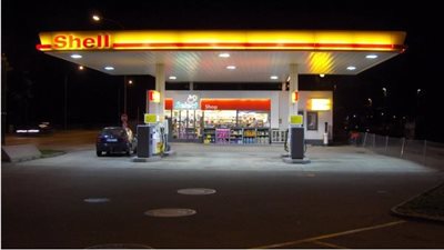 احتجاجا على ارتفاع اسعار الوقود.. سائقون يغلقون محطات البنزين في بولندا 