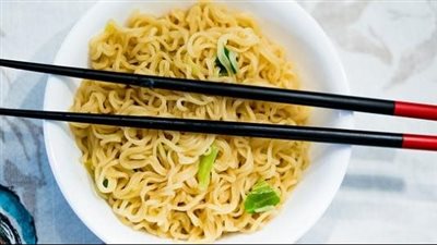 طريقة عمل الأندومي في البيت بالمكرونة