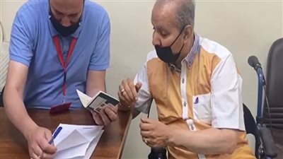 تيسير إجراءات الحصول على الخدمات والمستندات الشرطية بالجوازات لكبار السن |صور 