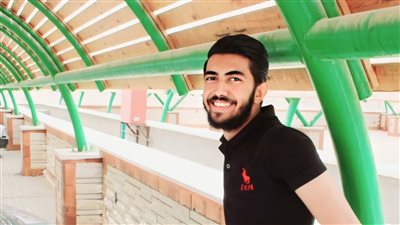 يوسف طلعت شاعر سوهاجي شاب.. يطمح إلى الخلود الأدبي