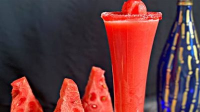  لذيذ ومنعش فى الطقس الحار.. طريقة عمل عصير البطيخ
