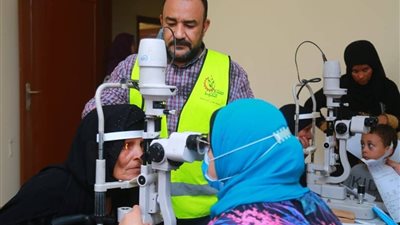 ضمن حياة كريمة.. الكشف على 584 مواطنا بقرية العقال القبلي بأسيوط 