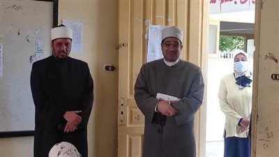 رئيس الإدارة المركزية بالإسكندرية يتفقد امتحانات الثانوية الأزهرية