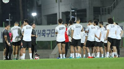 12 صورة ترصد ملامح الإحباط والقلق على وجوه لاعبي منتخب مصر بكوريا