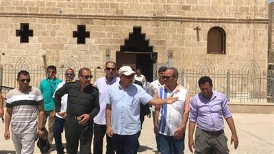 مساعد وزير السياحة يتفقد مشروع تطوير دير وكنيسة جبل الطير بالمنيا