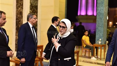 هالة زايد بدون حراسة في عزاء وزير الصناعة والتجارة الأسبق | صور