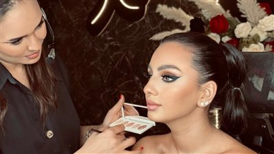 خطوات بسيطة لتثبيت ماكياج البشرة في الطقس الحار