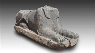 الكشف عن كتل حجرية من عهد الملك خوفو بمعبد الشمس في هليوبوليس