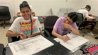 كلية الفنون الجميلة بجامعة حلوان تنظم دورات تنمية المواهب | صور 