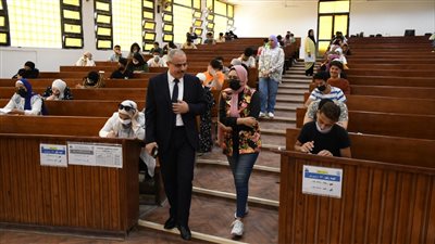 جامعة القناة تحظر دخول المحمول والساعات الذكية للجان الامتحانات 