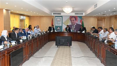 محافظ الفيوم يعقد اجتماعا تنسيقيا استعدادا لامتحانات الثانوية العامة