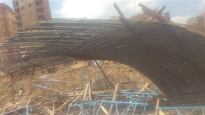 بالأسماء.. إصابة 3 عمال سقط عليهم عمود كوبري تحت الإنشاء بالدقهلية