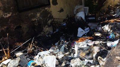 حريق هائل بمخلفات قمامة بجوار أحد العقارات في الإسكندرية