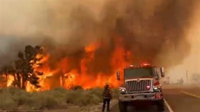 أمريكا تحترق.. النيران تلتهم 775 فدانا وتمتد للمنازل | فيديو 