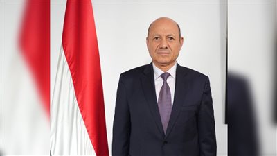 رئيس مجلس القيادة الرئاسي اليمني يستقبل مصطفى مدبولي